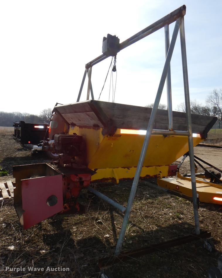 image for item FK9021 Highway Equipment P6 spreader