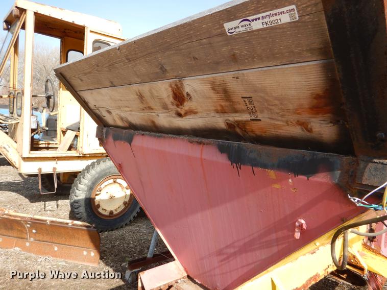 image for item FK9021 Highway Equipment P6 spreader
