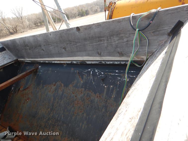 image for item FK9021 Highway Equipment P6 spreader