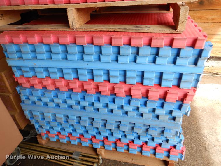 (38) foam locking floor mats in Leavenworth, KS Item FK9065 sold