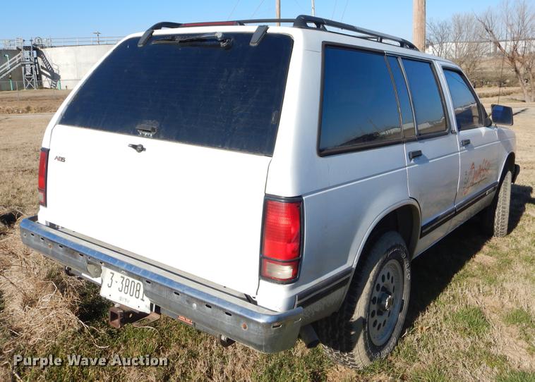 image for item FQ9733 1994 Chevrolet S10 Blazer SUV