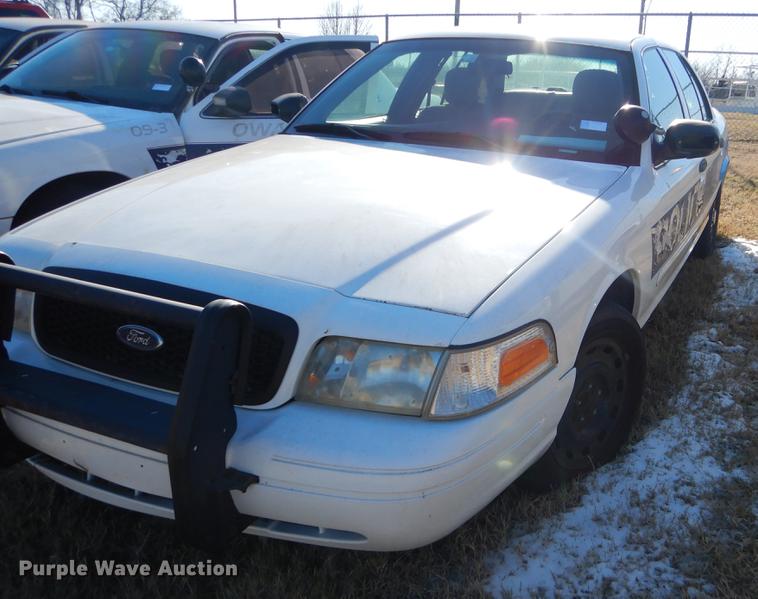 image for item FQ9736 2005 Ford Crown Victoria Police Interceptor