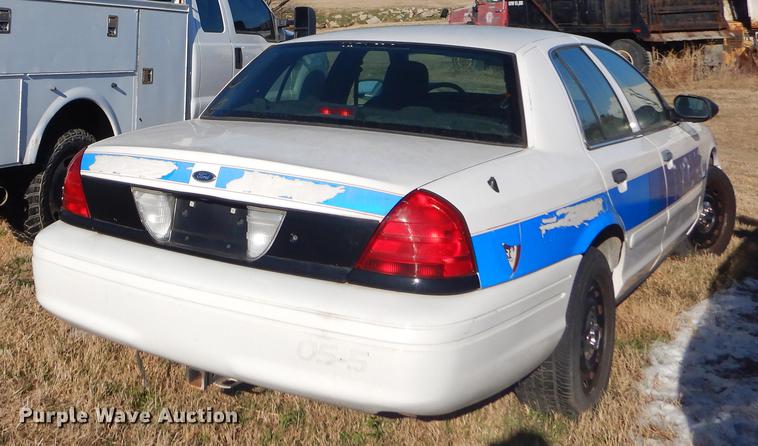 image for item FQ9736 2005 Ford Crown Victoria Police Interceptor