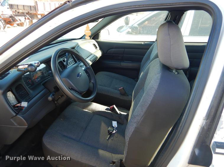 image for item FQ9736 2005 Ford Crown Victoria Police Interceptor