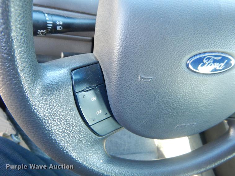 image for item FQ9736 2005 Ford Crown Victoria Police Interceptor