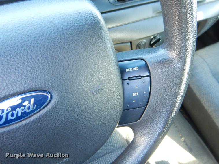 image for item FQ9736 2005 Ford Crown Victoria Police Interceptor