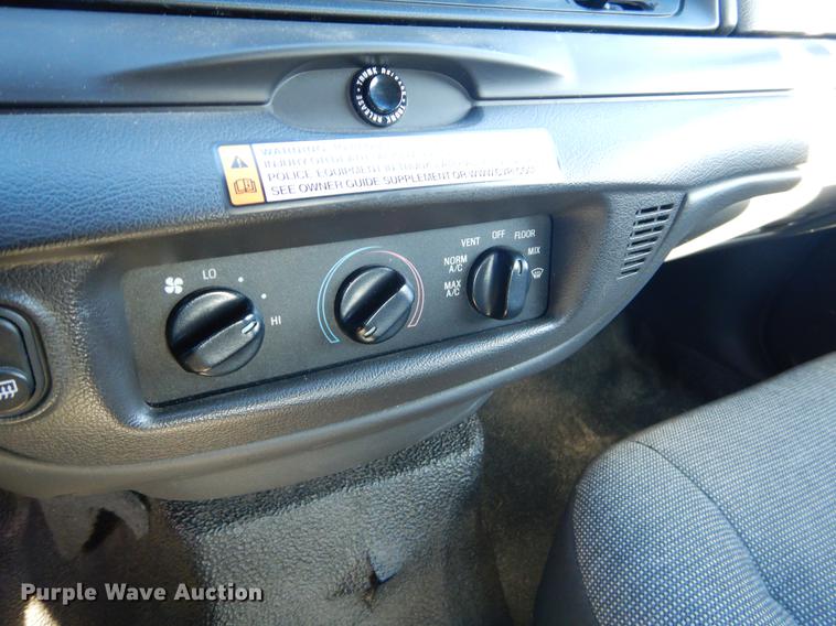 image for item FQ9736 2005 Ford Crown Victoria Police Interceptor