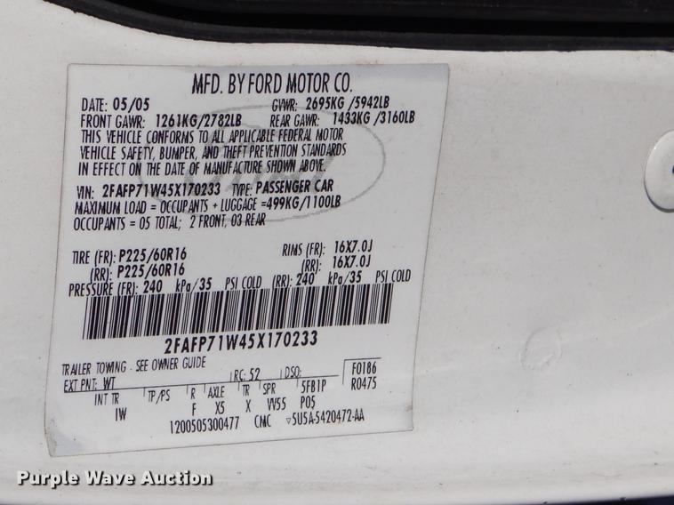 image for item FQ9736 2005 Ford Crown Victoria Police Interceptor