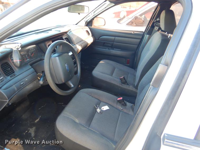 image for item FQ9737 2009 Ford Crown Victoria Police Interceptor
