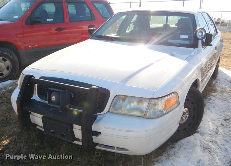 image for item FQ9738 2003 Ford Crown Victoria Police Interceptor