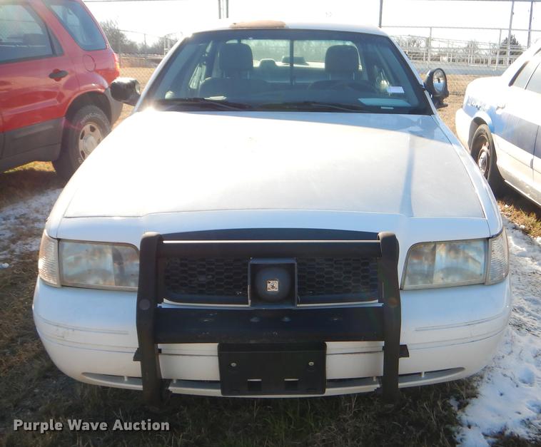 image for item FQ9738 2003 Ford Crown Victoria Police Interceptor