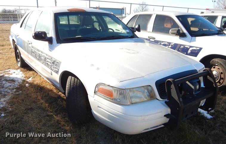 image for item FQ9738 2003 Ford Crown Victoria Police Interceptor