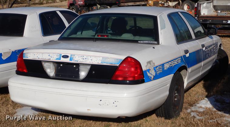 image for item FQ9738 2003 Ford Crown Victoria Police Interceptor