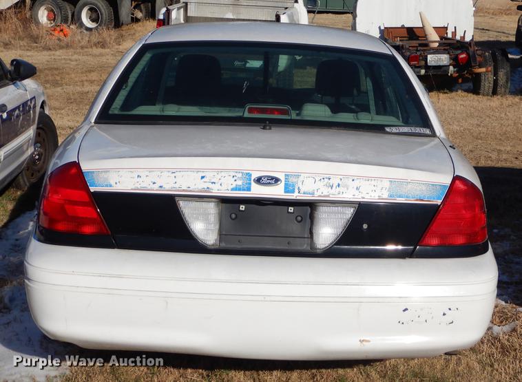 image for item FQ9738 2003 Ford Crown Victoria Police Interceptor