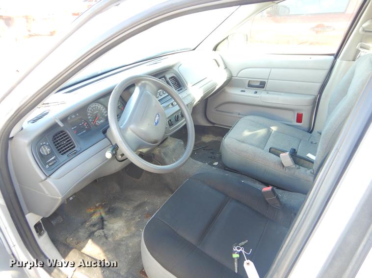 image for item FQ9738 2003 Ford Crown Victoria Police Interceptor