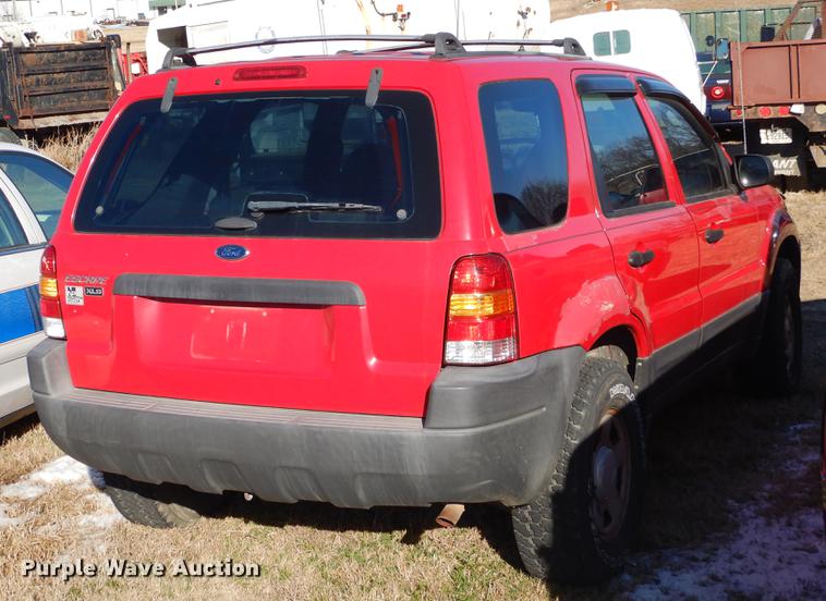 image for item FQ9739 2001 Ford Escape XLS SUV