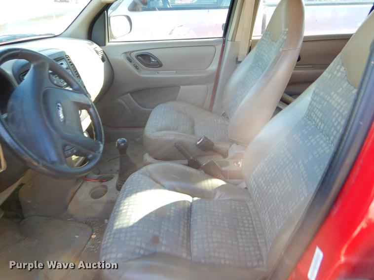 image for item FQ9739 2001 Ford Escape XLS SUV