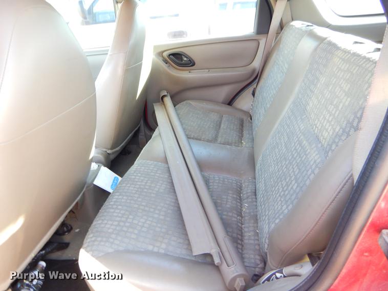 image for item FQ9739 2001 Ford Escape XLS SUV