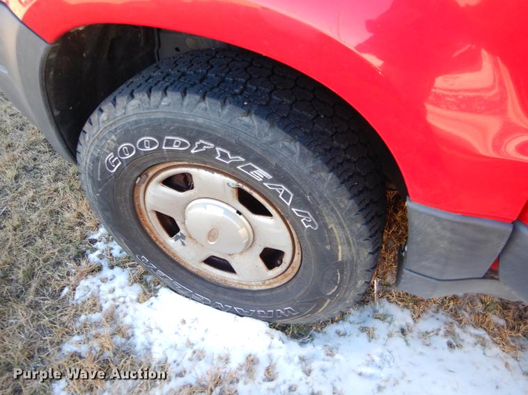 image for item FQ9739 2001 Ford Escape XLS SUV