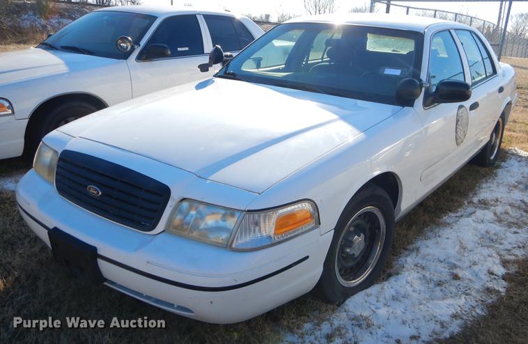 image for item FQ9741 1999 Ford Crown Victoria Police Interceptor