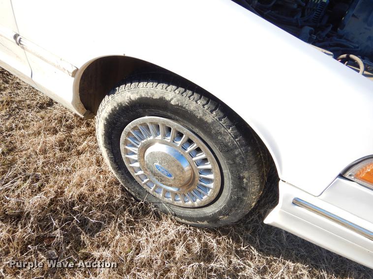 image for item FQ9744 1996 Ford Crown Victoria Police Interceptor