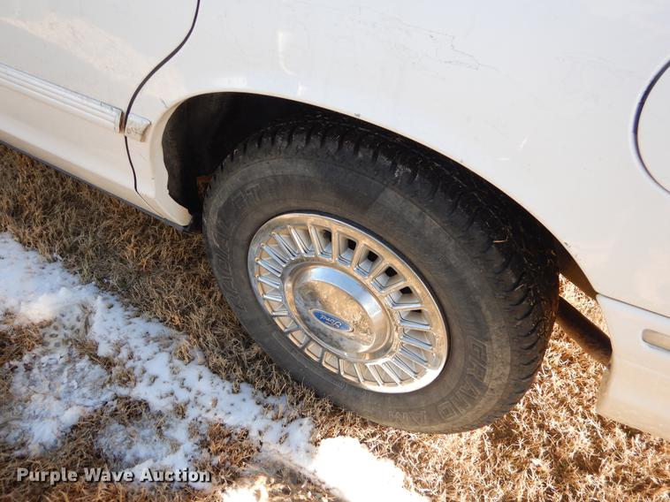 image for item FQ9744 1996 Ford Crown Victoria Police Interceptor