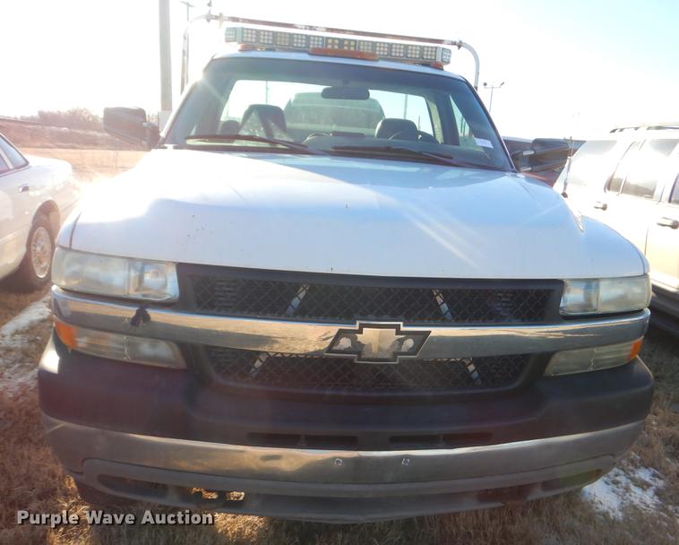 image for item FQ9745 2002 Chevrolet Silverado 3500 utility bed pickup truck