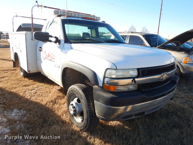 image for item FQ9745 2002 Chevrolet Silverado 3500 utility bed pickup truck