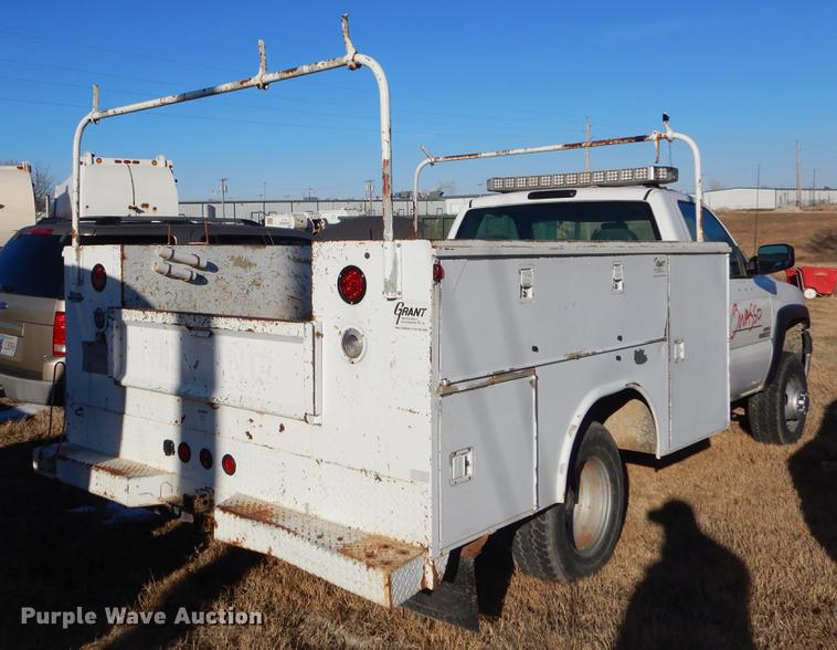 image for item FQ9745 2002 Chevrolet Silverado 3500 utility bed pickup truck