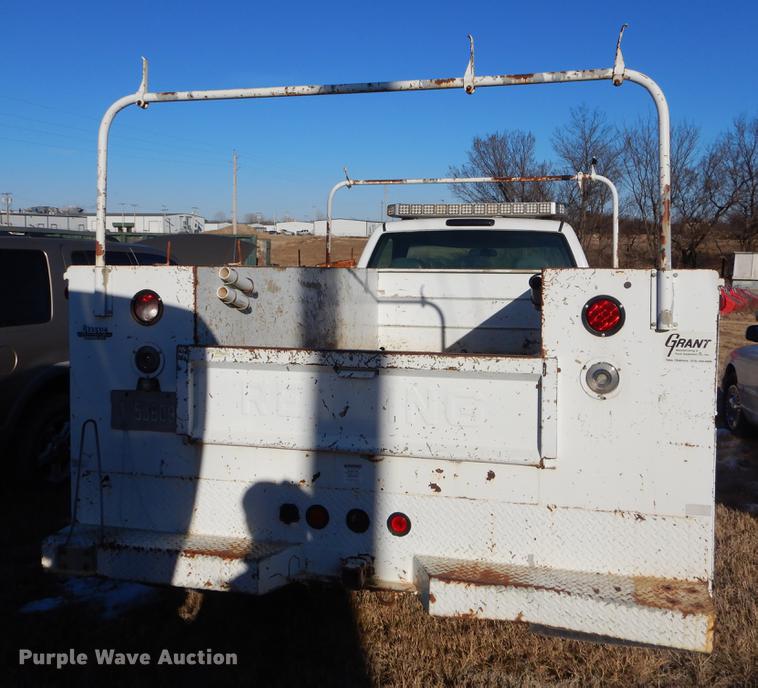 image for item FQ9745 2002 Chevrolet Silverado 3500 utility bed pickup truck