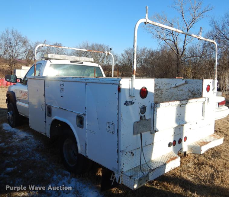image for item FQ9745 2002 Chevrolet Silverado 3500 utility bed pickup truck