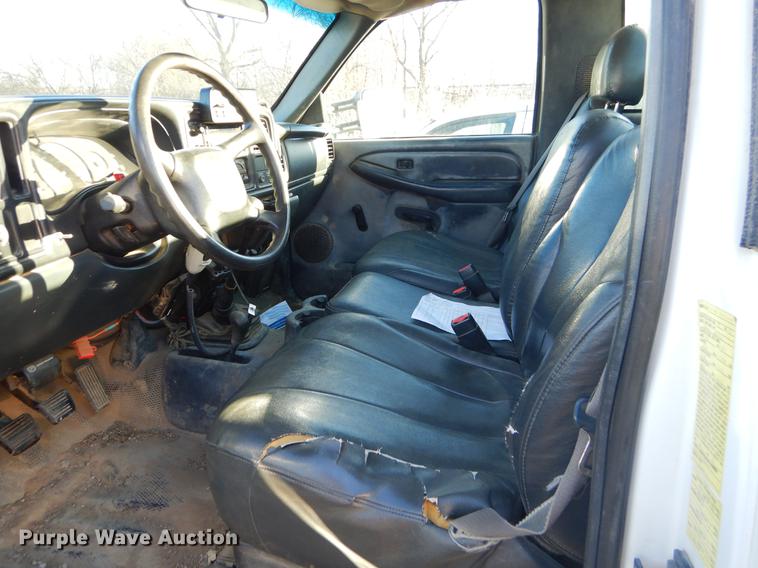 image for item FQ9745 2002 Chevrolet Silverado 3500 utility bed pickup truck