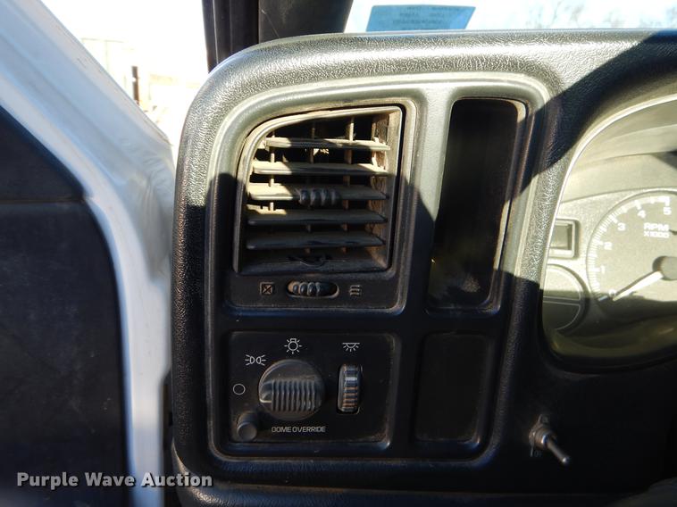 image for item FQ9745 2002 Chevrolet Silverado 3500 utility bed pickup truck