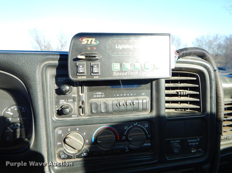 image for item FQ9745 2002 Chevrolet Silverado 3500 utility bed pickup truck