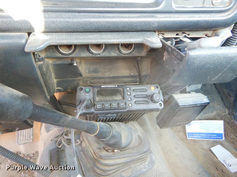 image for item FQ9745 2002 Chevrolet Silverado 3500 utility bed pickup truck