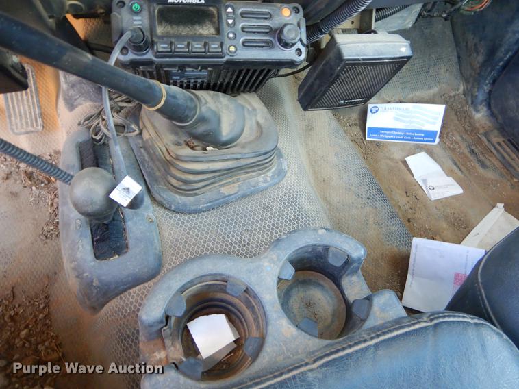 image for item FQ9745 2002 Chevrolet Silverado 3500 utility bed pickup truck