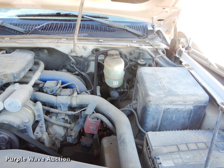 image for item FQ9745 2002 Chevrolet Silverado 3500 utility bed pickup truck