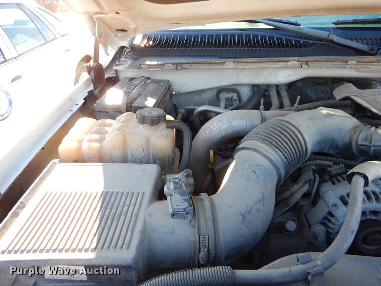 image for item FQ9745 2002 Chevrolet Silverado 3500 utility bed pickup truck