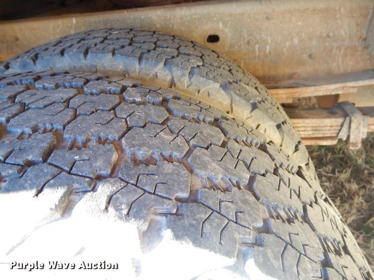 image for item FQ9745 2002 Chevrolet Silverado 3500 utility bed pickup truck