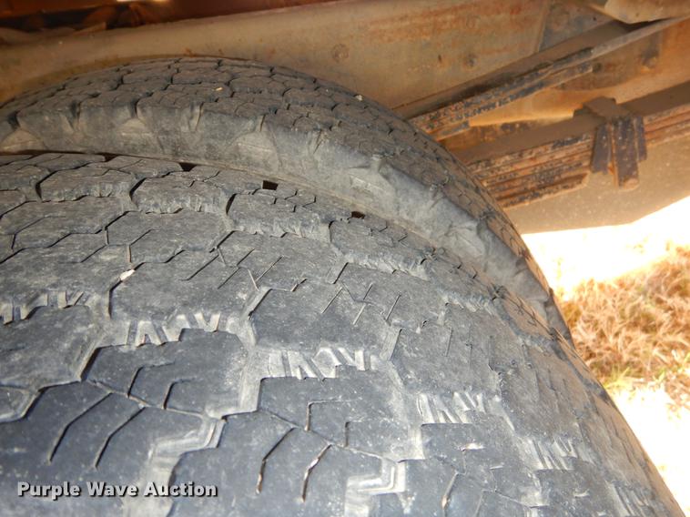 image for item FQ9745 2002 Chevrolet Silverado 3500 utility bed pickup truck