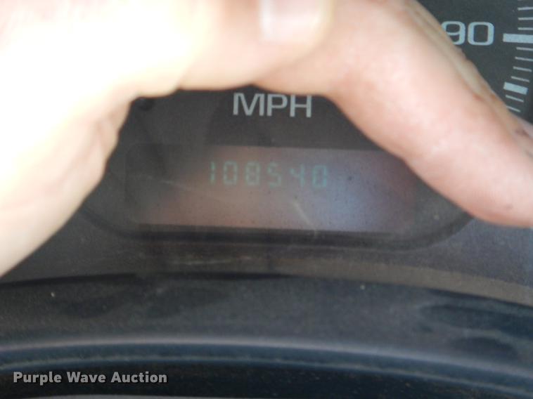 image for item FQ9745 2002 Chevrolet Silverado 3500 utility bed pickup truck