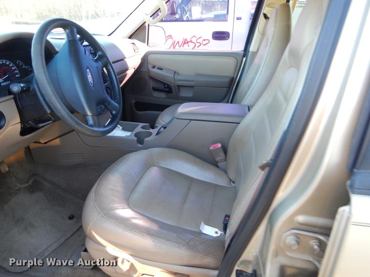 image for item FQ9746 2002 Ford Explorer SUV