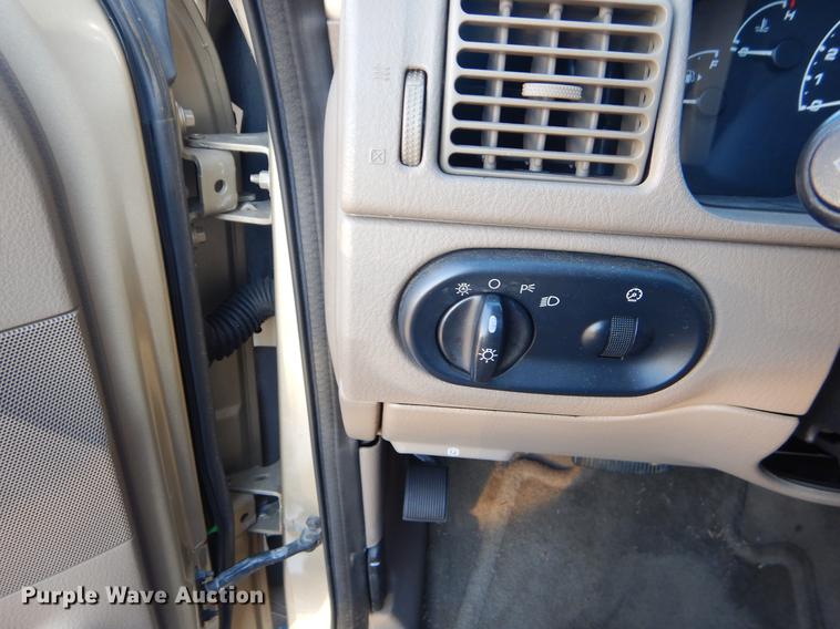 image for item FQ9746 2002 Ford Explorer SUV