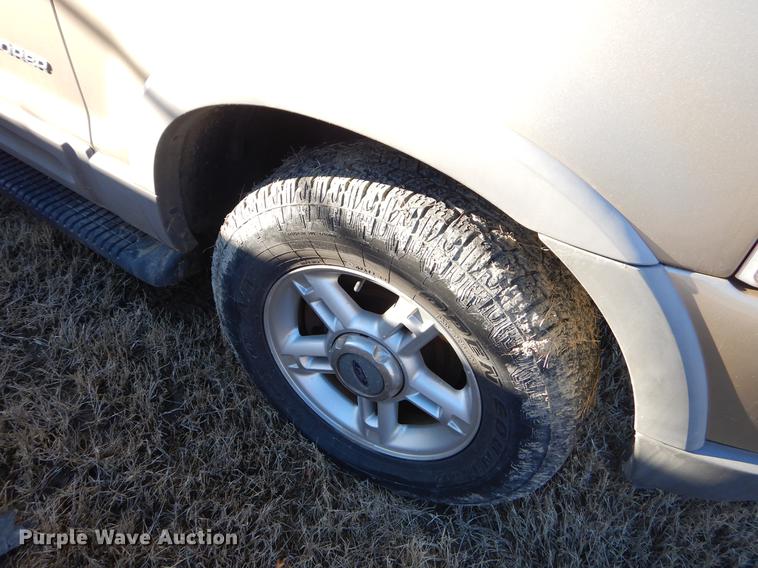 image for item FQ9746 2002 Ford Explorer SUV