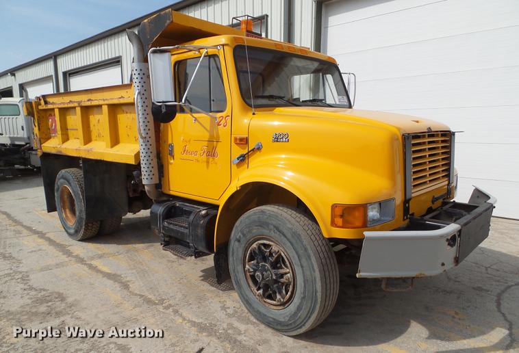 image for item L5743 1998 International 4700 dump truck