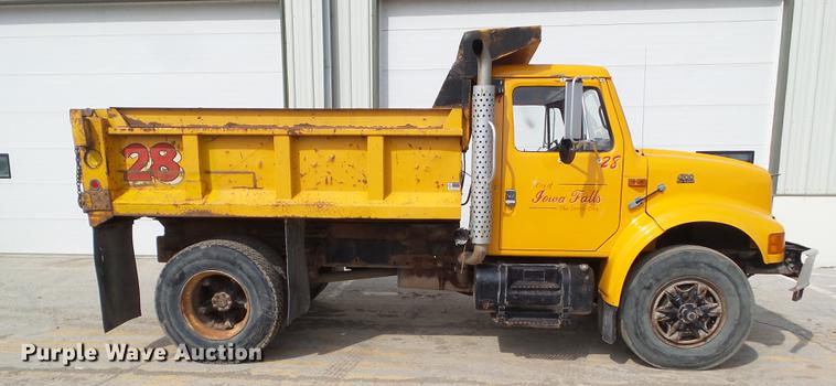 image for item L5743 1998 International 4700 dump truck