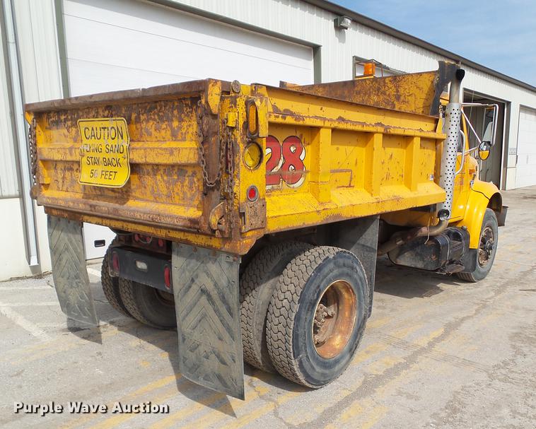 image for item L5743 1998 International 4700 dump truck