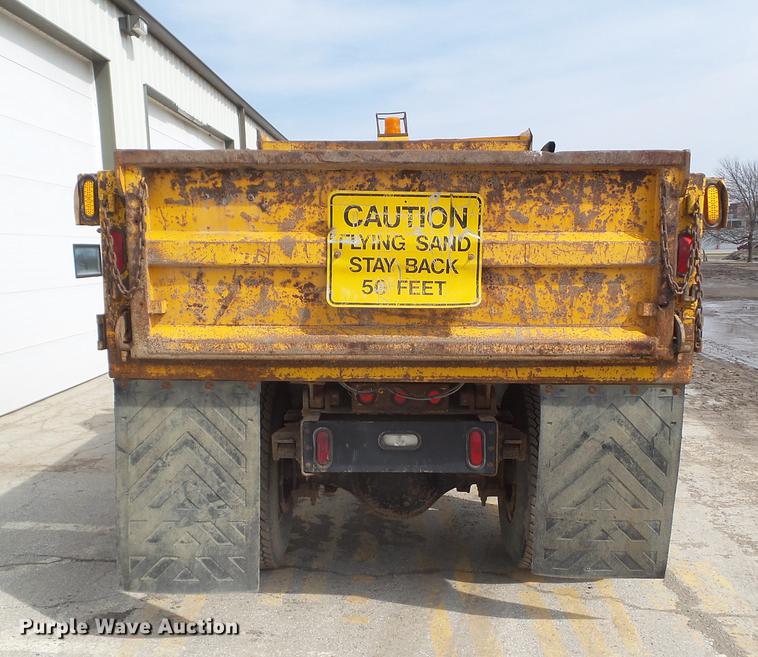 image for item L5743 1998 International 4700 dump truck