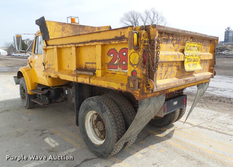 image for item L5743 1998 International 4700 dump truck