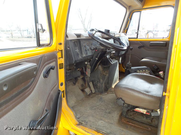 image for item L5743 1998 International 4700 dump truck